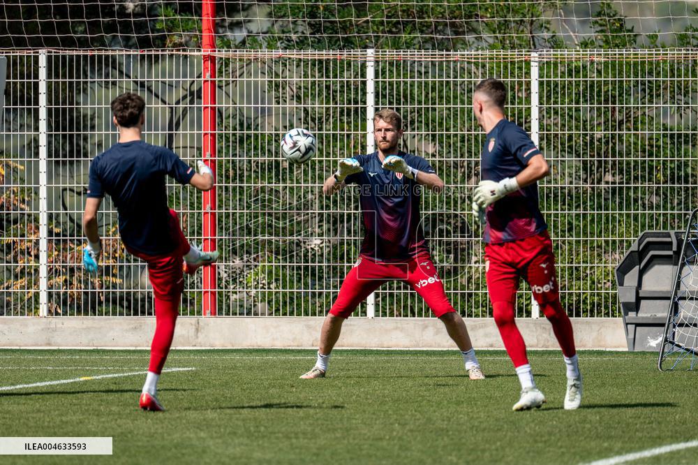 Player Spotlight Lukas Hradecky Joins AS Monaco - La Turbie