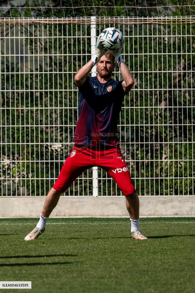 Player Spotlight Lukas Hradecky Joins AS Monaco - La Turbie