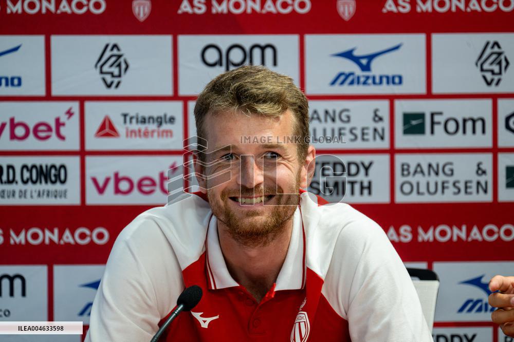 Player Spotlight Lukas Hradecky Joins AS Monaco - La Turbie