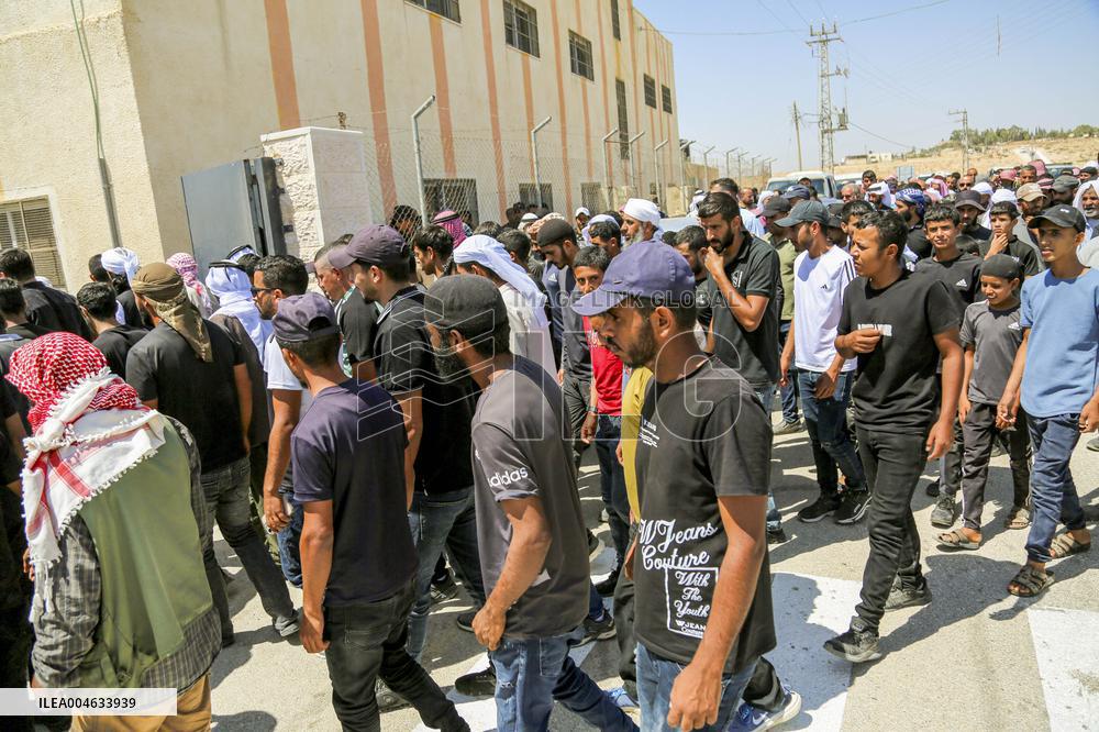 Palestinians Mourn Awda Al Hathalin