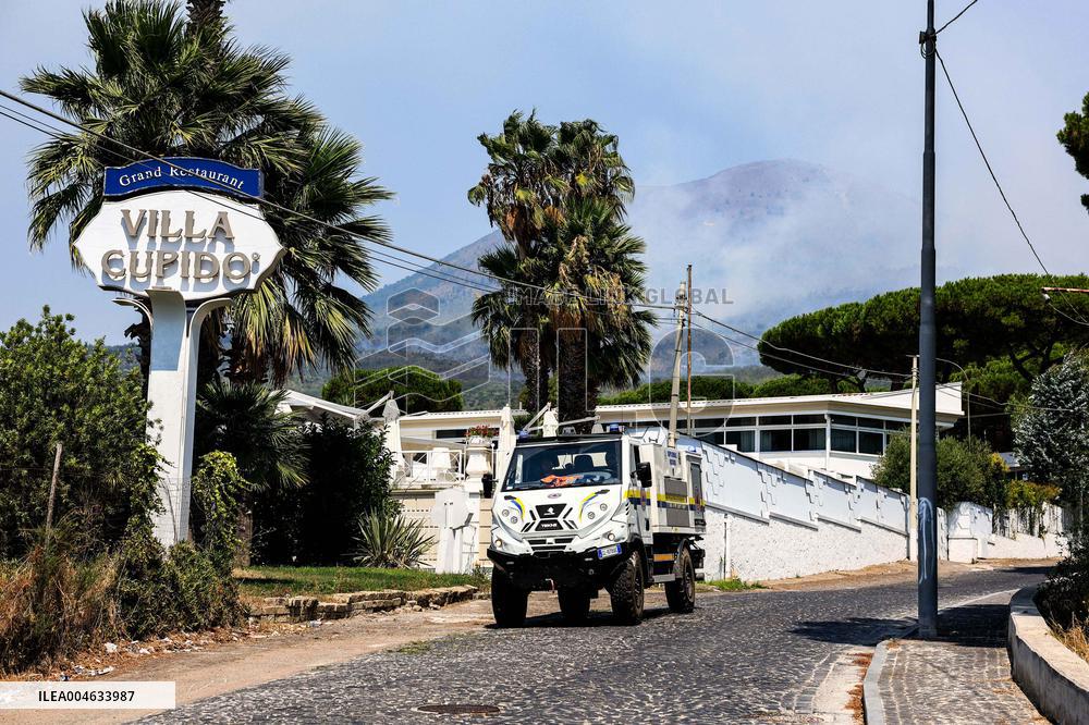 2025 Wildfires Threaten Naples - Italy