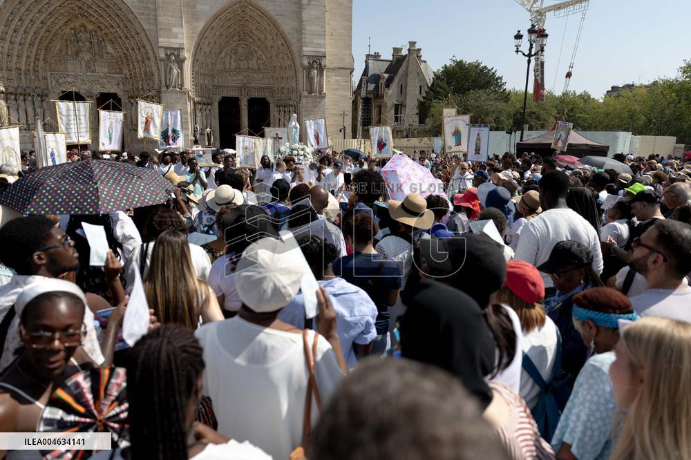 Assumption procession at Notre-Dame de Paris Cathedral - Paris AJ