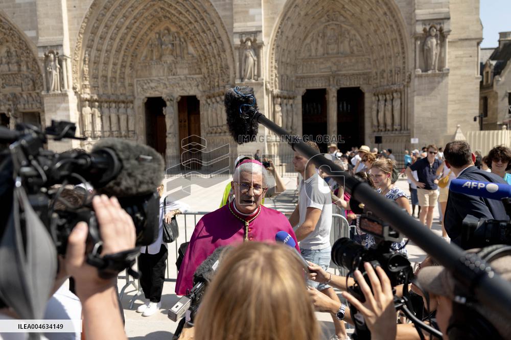 Assumption procession at Notre-Dame de Paris Cathedral - Paris AJ