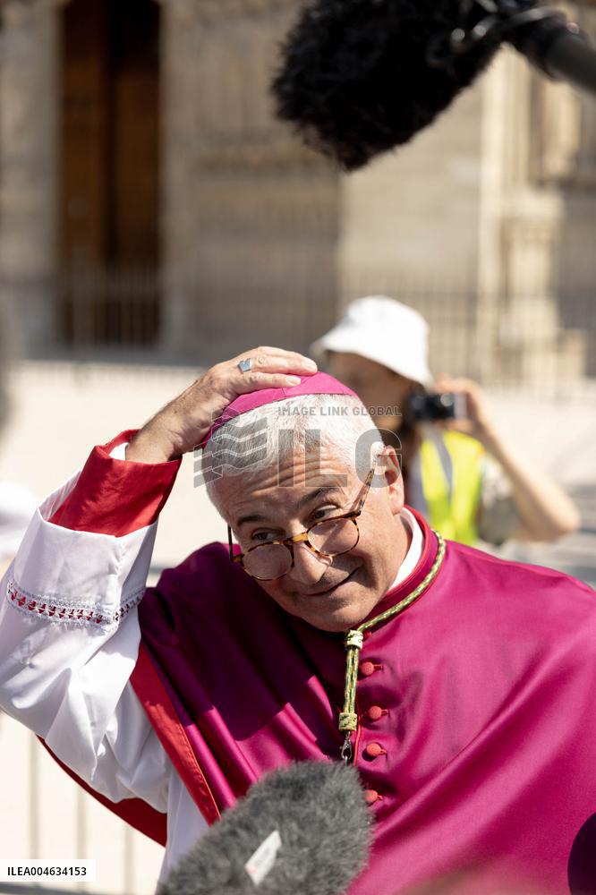 Assumption procession at Notre-Dame de Paris Cathedral - Paris AJ