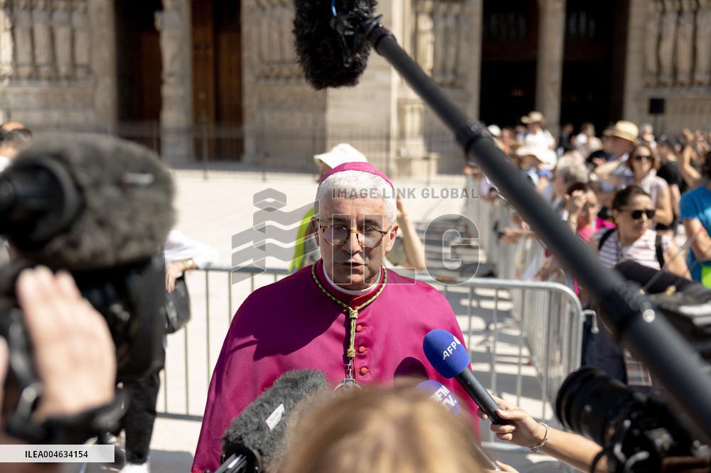 Assumption procession at Notre-Dame de Paris Cathedral - Paris AJ
