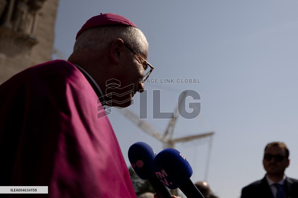 Assumption procession at Notre-Dame de Paris Cathedral - Paris AJ