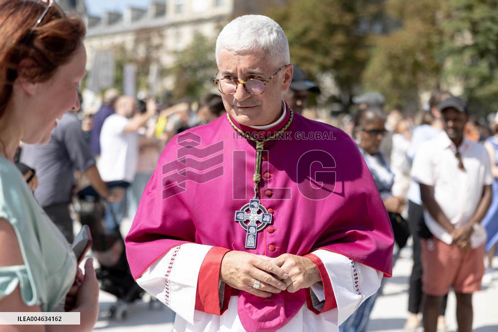 Assumption procession at Notre-Dame de Paris Cathedral - Paris AJ