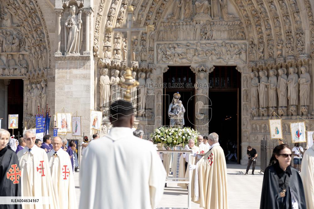 Assumption procession at Notre-Dame de Paris Cathedral - Paris AJ
