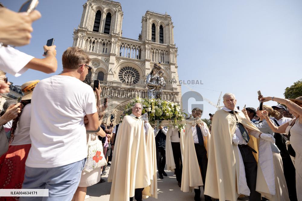 Assumption procession at Notre-Dame de Paris Cathedral - Paris AJ