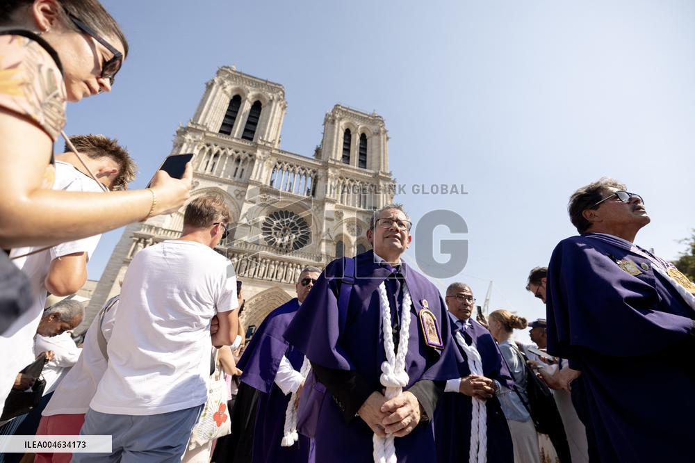 Assumption procession at Notre-Dame de Paris Cathedral - Paris AJ