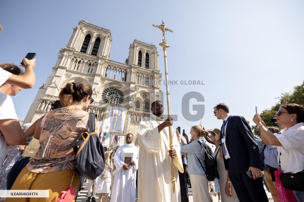 Assumption procession at Notre-Dame de Paris Cathedral - Paris AJ