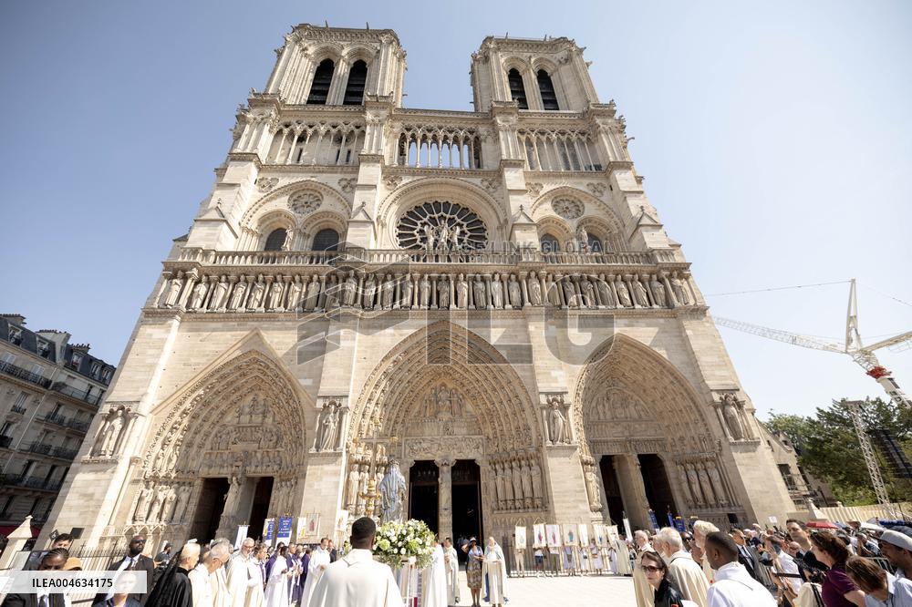 Assumption procession at Notre-Dame de Paris Cathedral - Paris AJ