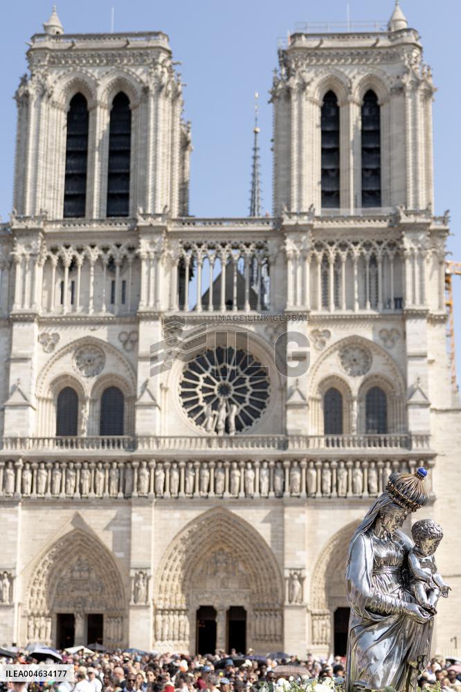 Assumption procession at Notre-Dame de Paris Cathedral - Paris AJ
