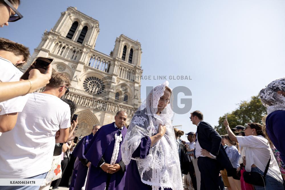 Assumption procession at Notre-Dame de Paris Cathedral - Paris AJ