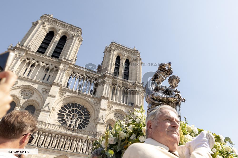 Assumption procession at Notre-Dame de Paris Cathedral - Paris AJ