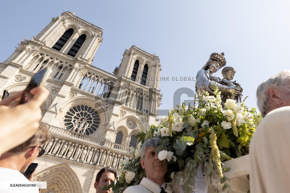 Assumption procession at Notre-Dame de Paris Cathedral - Paris AJ