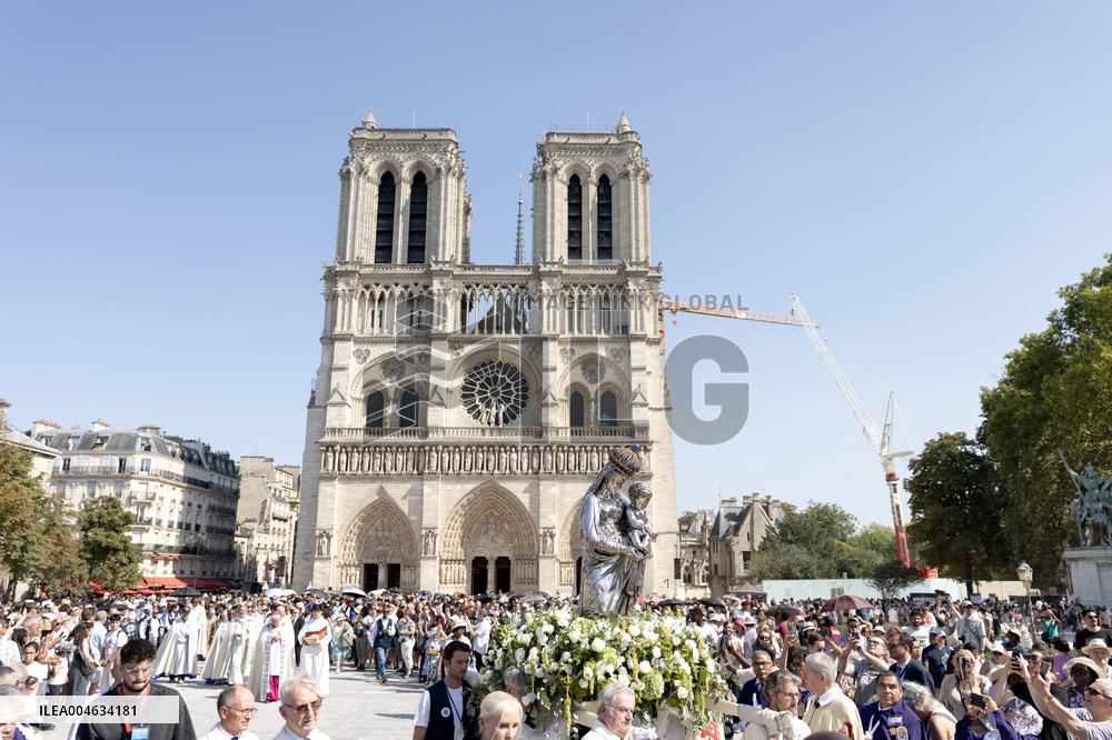 Assumption procession at Notre-Dame de Paris Cathedral - Paris AJ