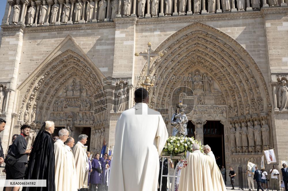 Assumption procession at Notre-Dame de Paris Cathedral - Paris AJ