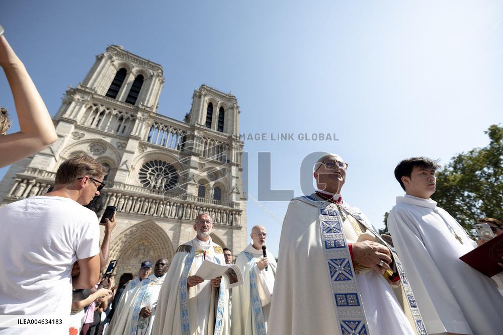 Assumption procession at Notre-Dame de Paris Cathedral - Paris AJ
