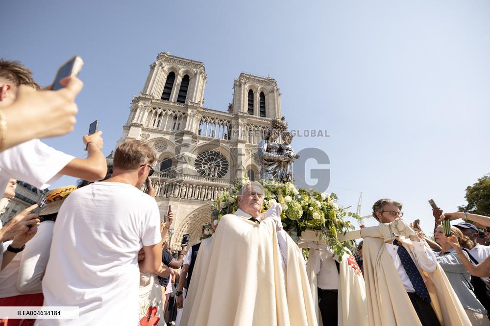 Assumption procession at Notre-Dame de Paris Cathedral - Paris AJ