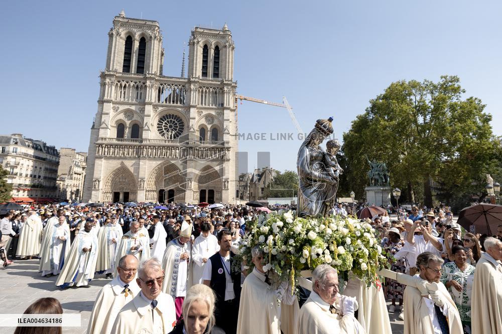 Assumption procession at Notre-Dame de Paris Cathedral - Paris AJ