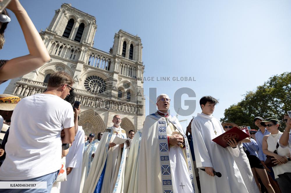 Assumption procession at Notre-Dame de Paris Cathedral - Paris AJ