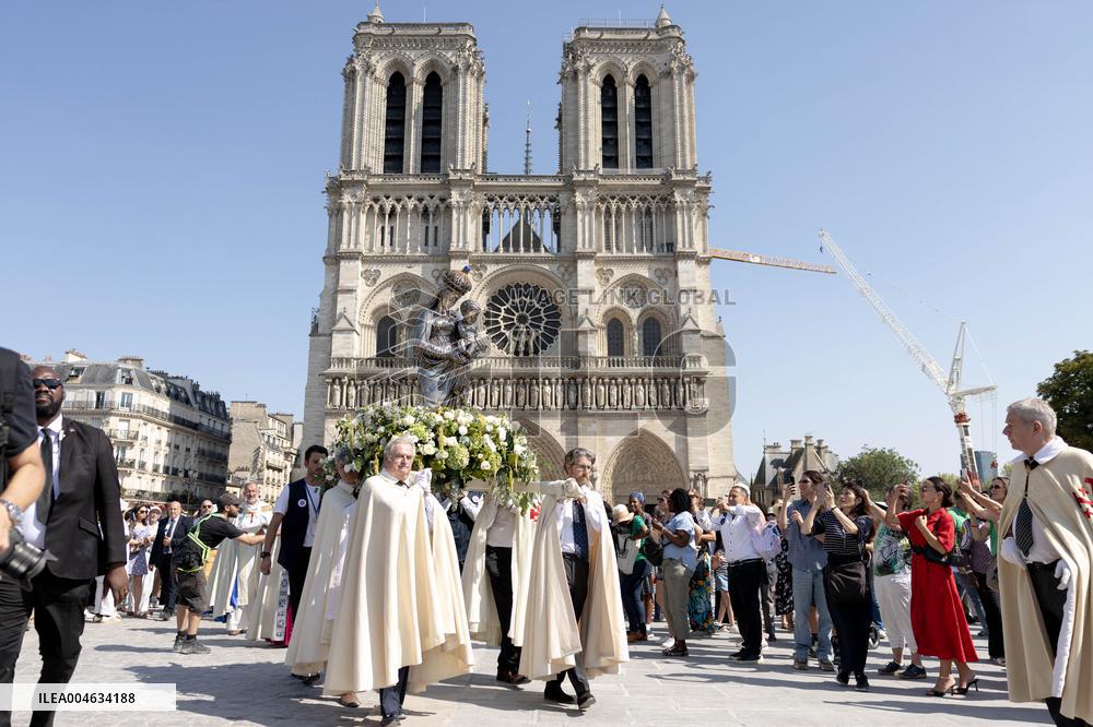 Assumption procession at Notre-Dame de Paris Cathedral - Paris AJ