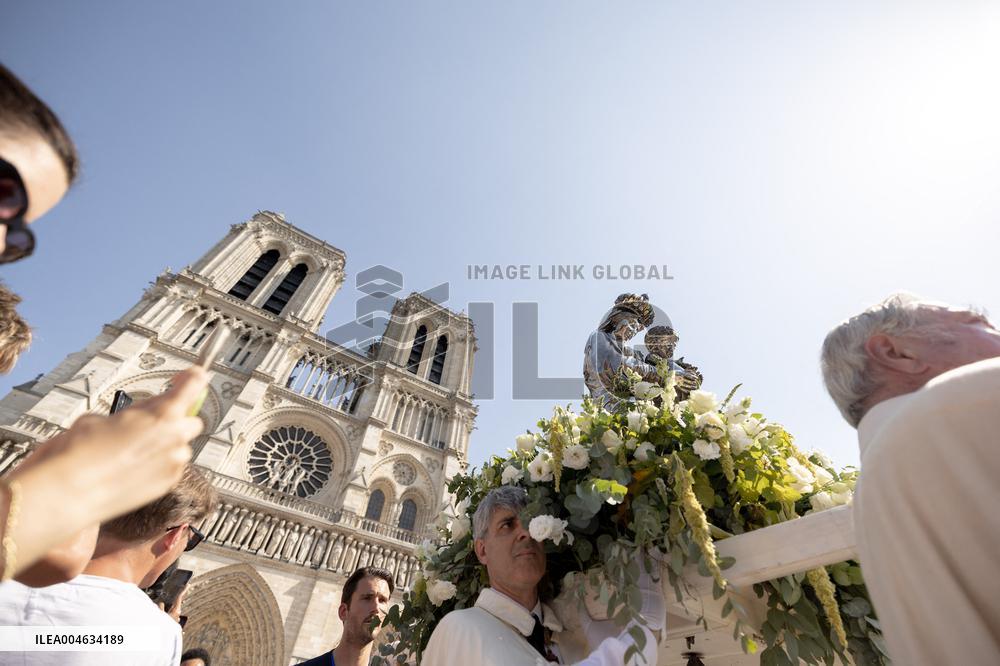 Assumption procession at Notre-Dame de Paris Cathedral - Paris AJ