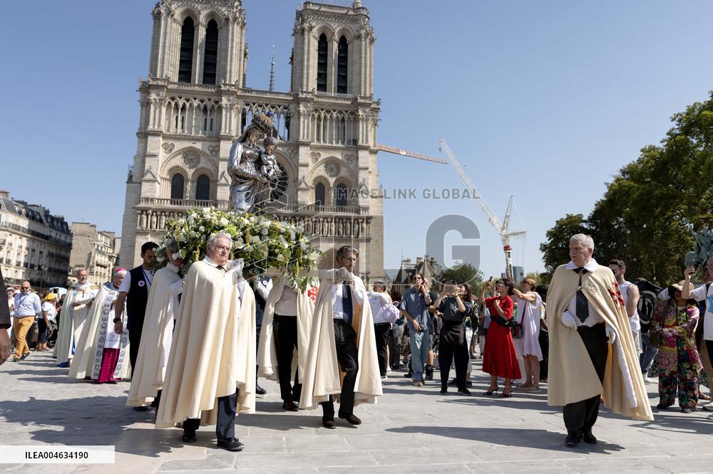 Assumption procession at Notre-Dame de Paris Cathedral - Paris AJ