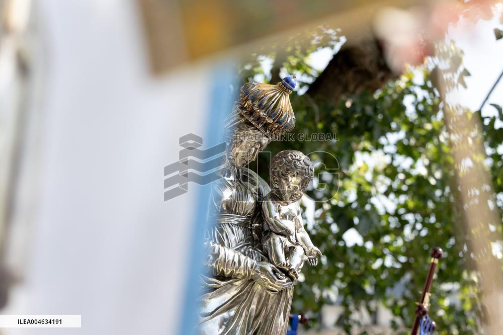 Assumption procession at Notre-Dame de Paris Cathedral - Paris AJ