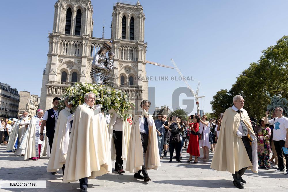 Assumption procession at Notre-Dame de Paris Cathedral - Paris AJ