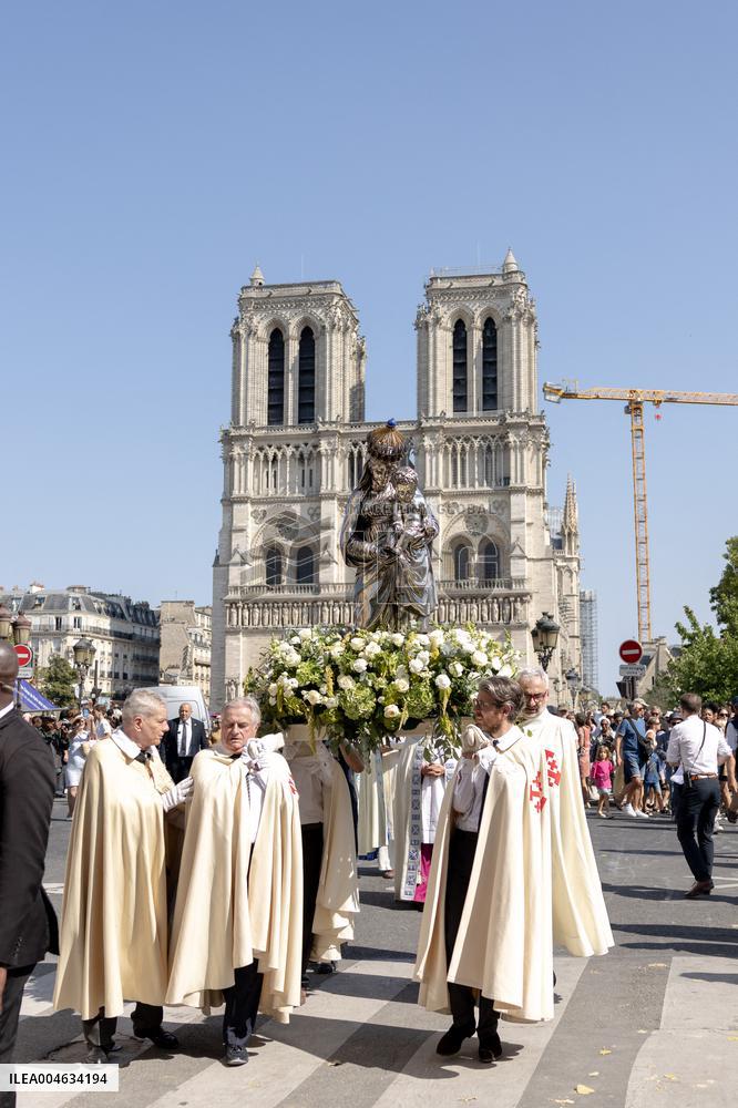 Assumption procession at Notre-Dame de Paris Cathedral - Paris AJ