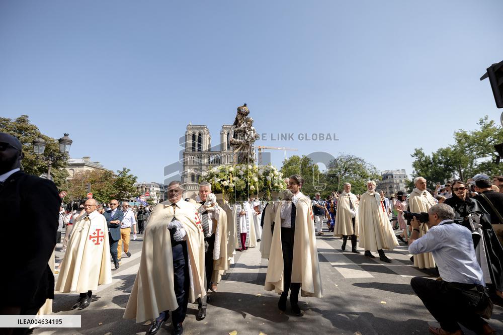 Assumption procession at Notre-Dame de Paris Cathedral - Paris AJ