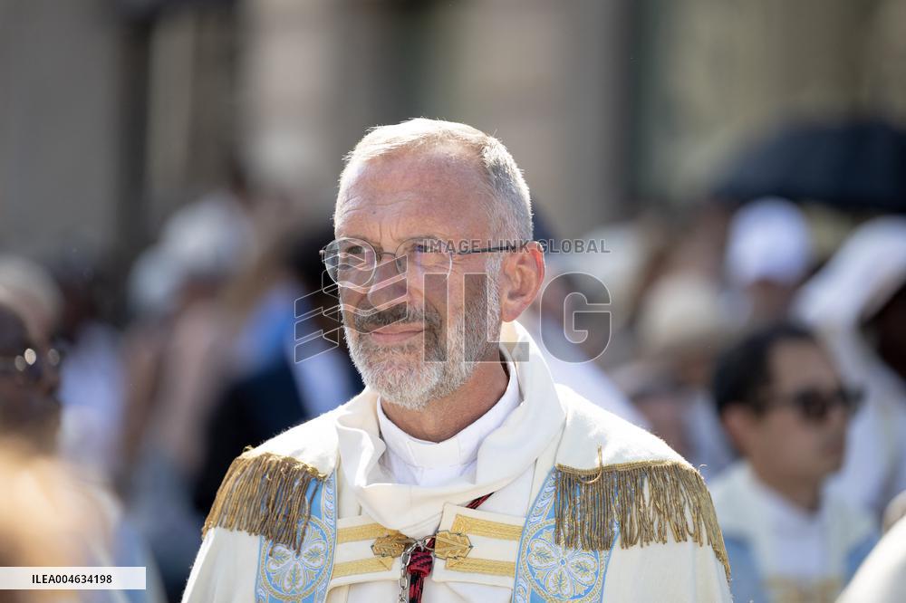 Assumption procession at Notre-Dame de Paris Cathedral - Paris AJ