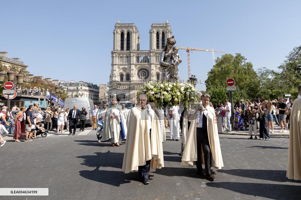 Assumption procession at Notre-Dame de Paris Cathedral - Paris AJ