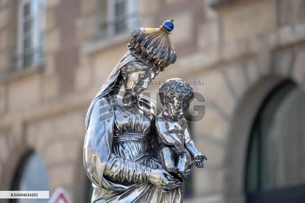 Assumption procession at Notre-Dame de Paris Cathedral - Paris AJ