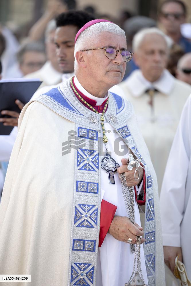 Assumption procession at Notre-Dame de Paris Cathedral - Paris AJ