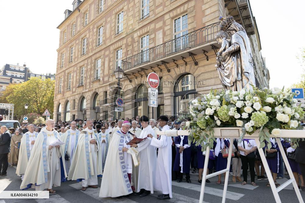 Assumption procession at Notre-Dame de Paris Cathedral - Paris AJ
