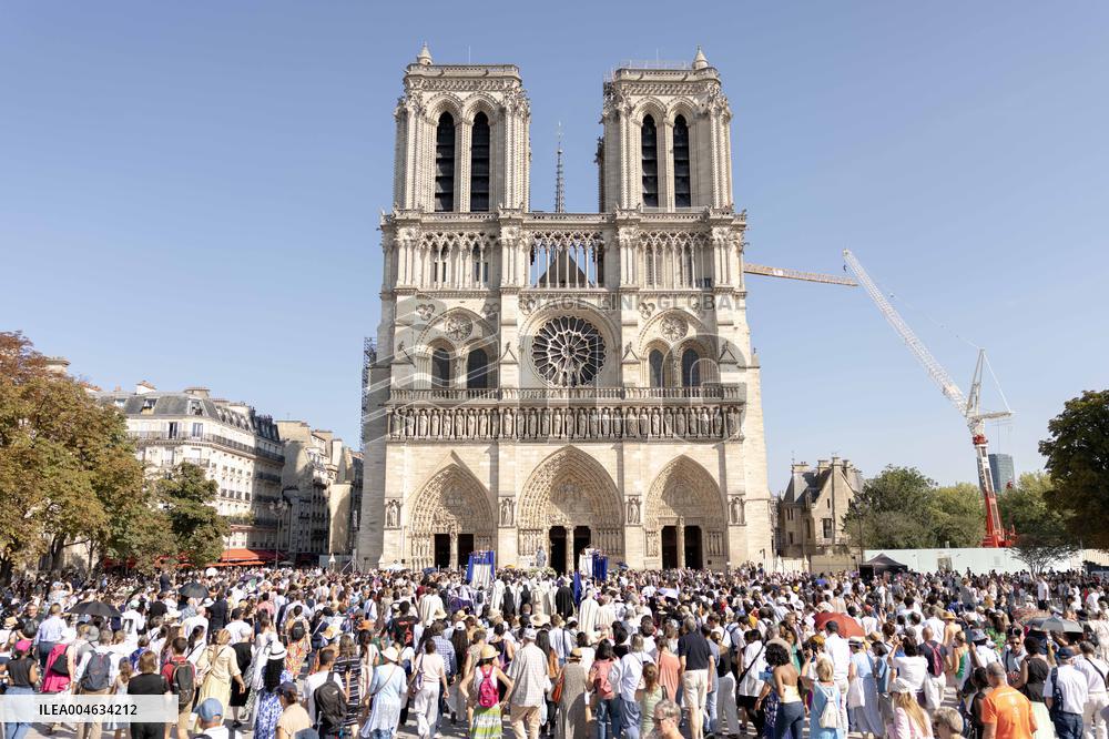 Assumption procession at Notre-Dame de Paris Cathedral - Paris AJ