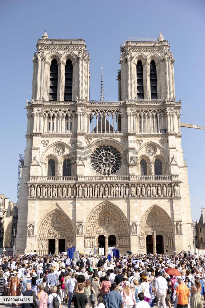 Assumption procession at Notre-Dame de Paris Cathedral - Paris AJ