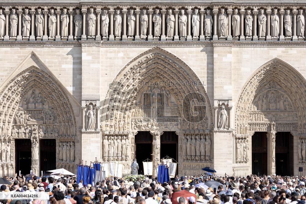 Assumption procession at Notre-Dame de Paris Cathedral - Paris AJ