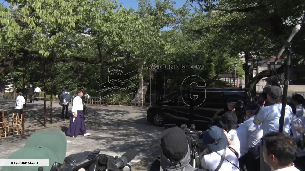 [Breaking News]Yasukuni shrine visit on end of WWII anniv.
