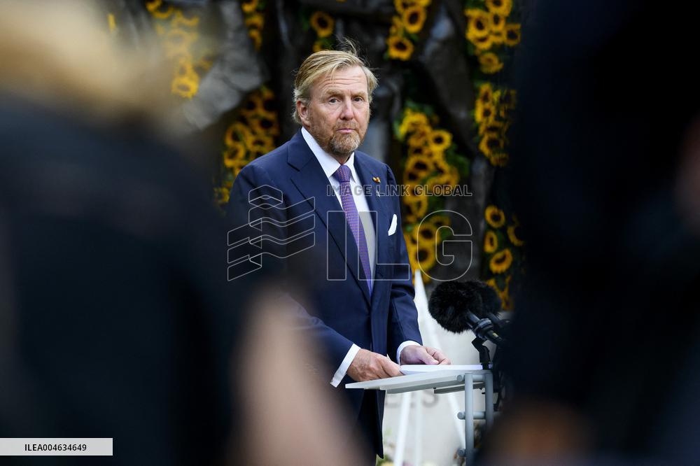 King Willem-Alexander and PM Schoof Commemorate 80th Anniversary of WWII End - The Hague