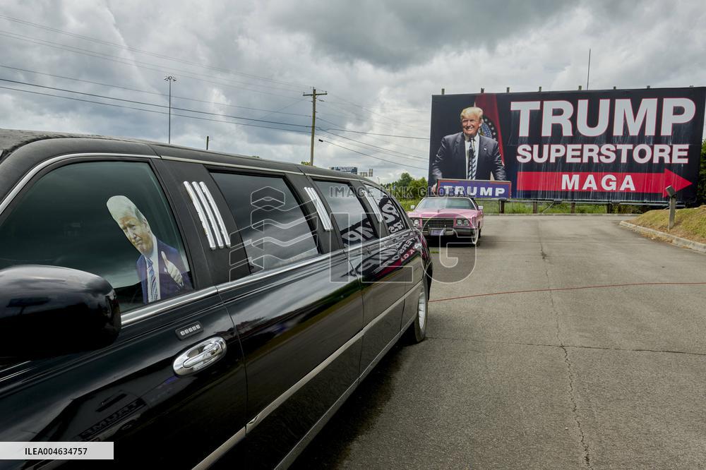 Trump Super Store in Knoxville - USA