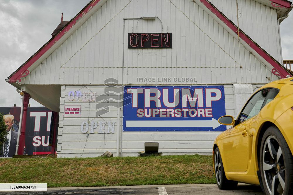 Trump Super Store in Knoxville - USA