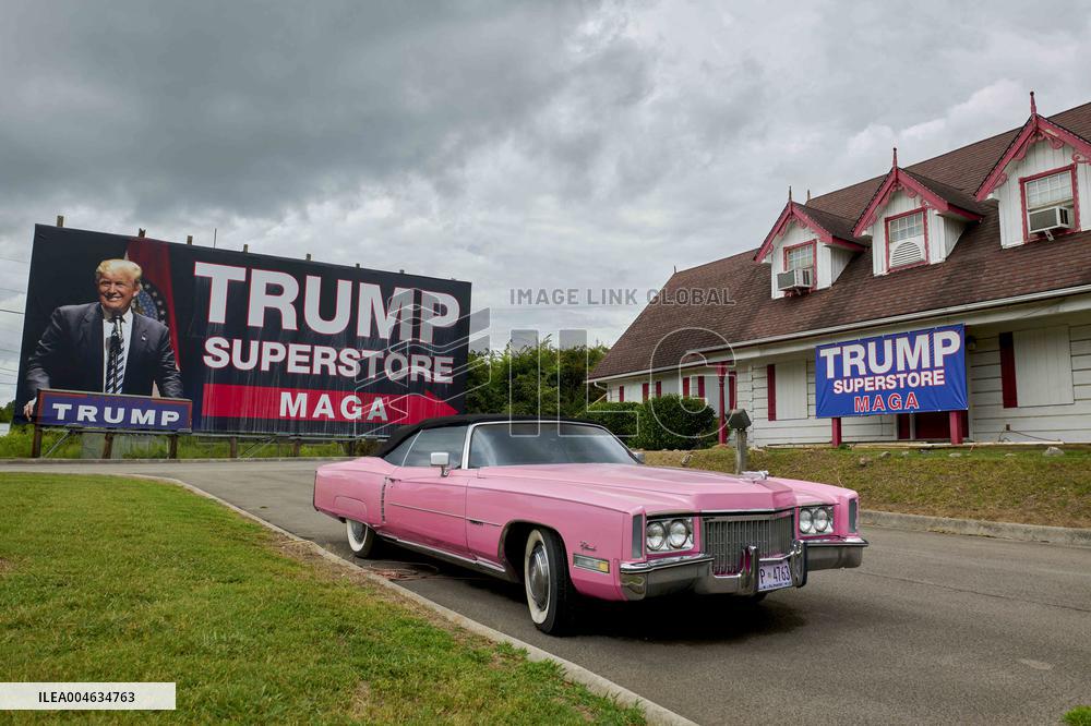 Trump Super Store in Knoxville - USA