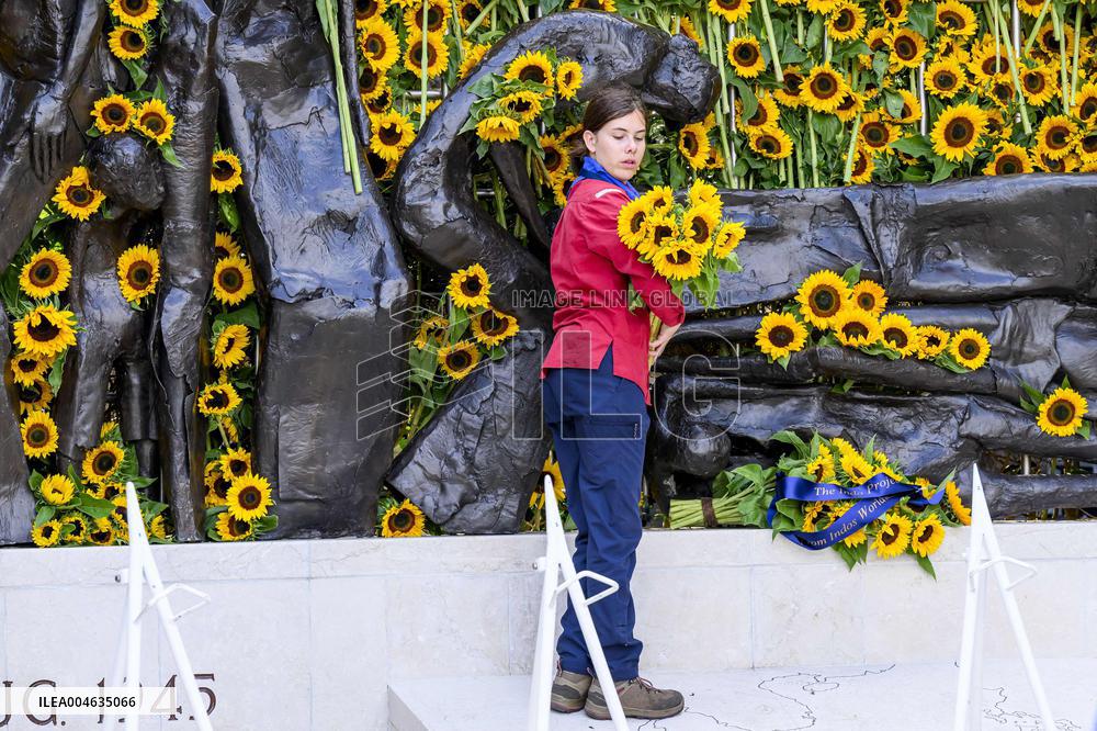 King Willem-Alexander and PM Schoof Commemorate 80th Anniversary of WWII End - The Hague