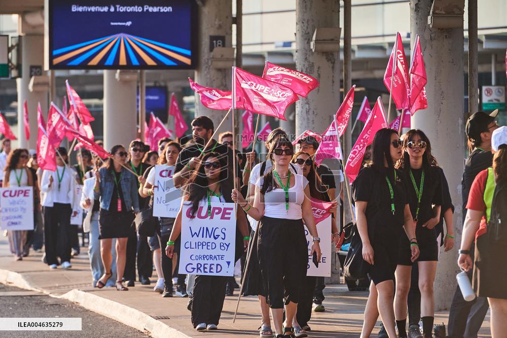 Air Canada Flight Attendants Strike - Toronto