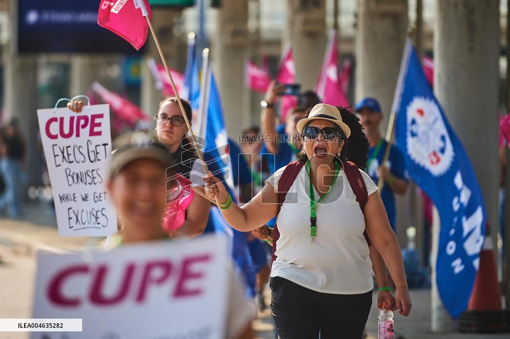 Air Canada Flight Attendants Strike - Toronto