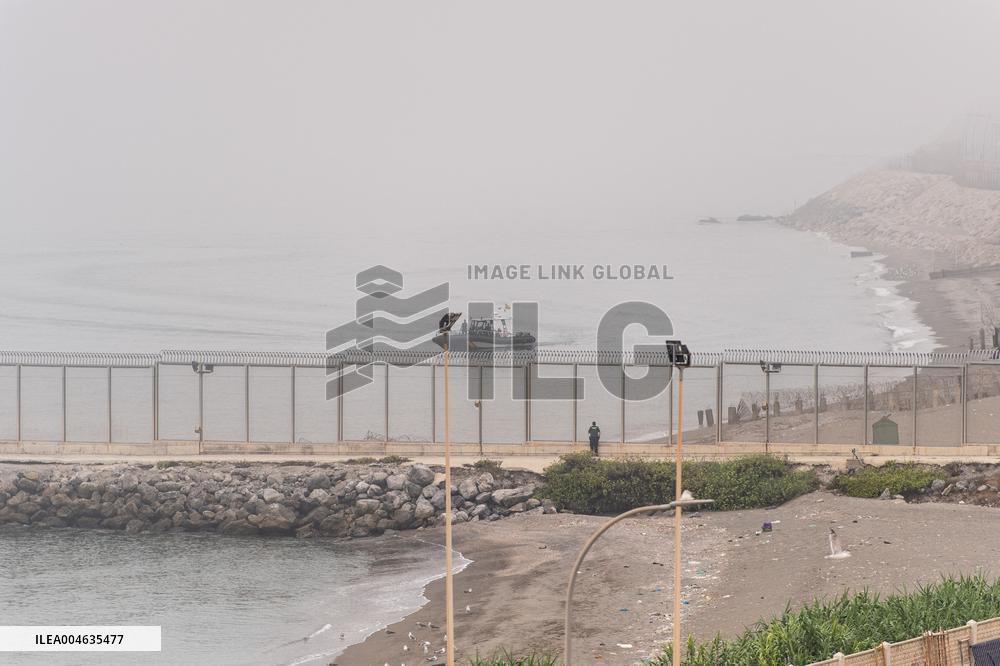 Hundreds Of Migrants Try To Swim Into Ceuta On A Night Of High Migratory Pressure - Spain